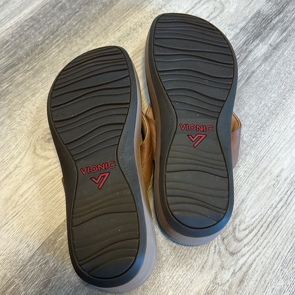 Vionic Pilar Tan Platform Thong Sandals w/ Silver Medallion Accents / Women’s 10 - Picture 2 of 9
